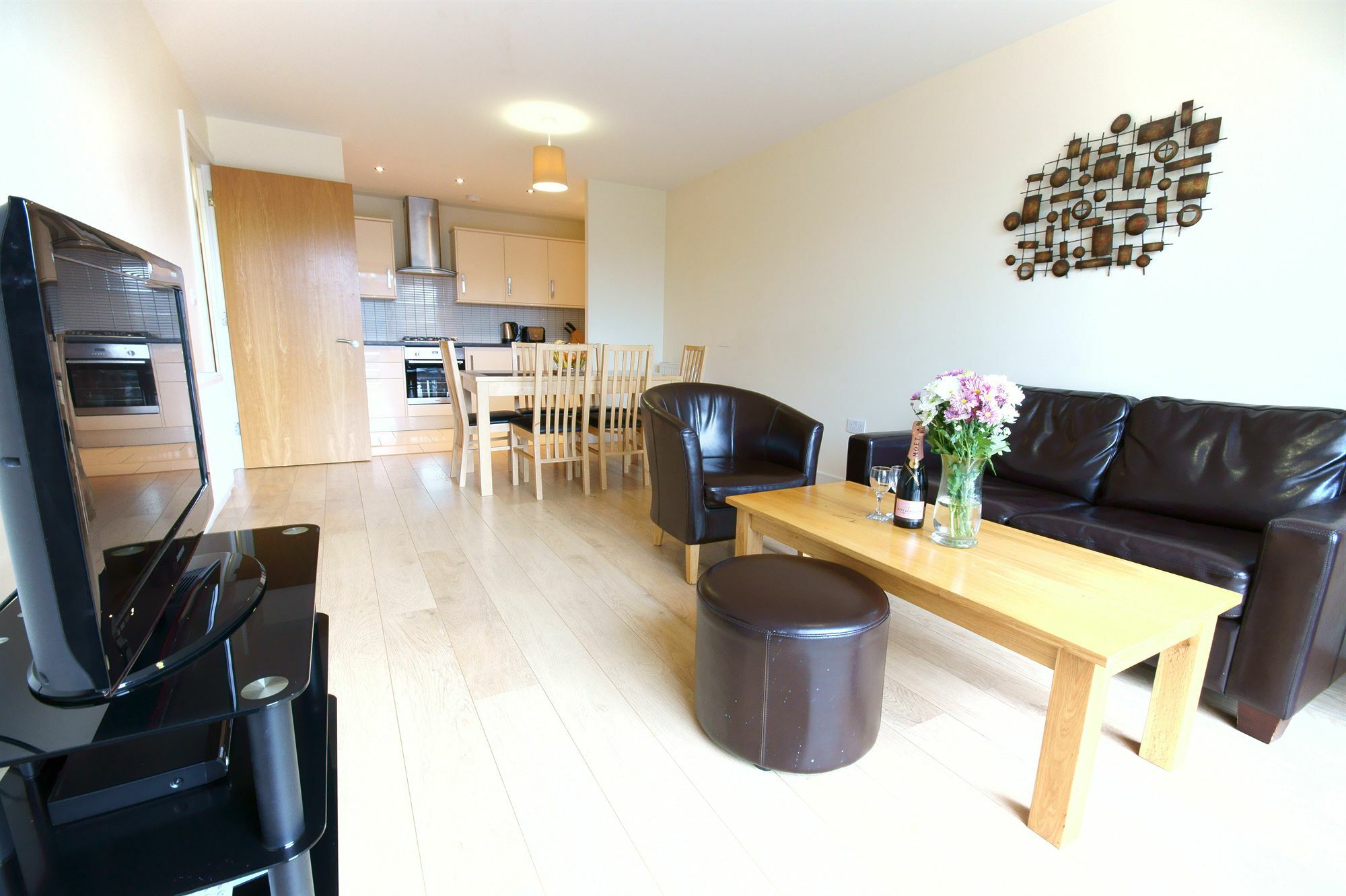 Lodge Drive Serviced Apartments Enfield Exterior photo